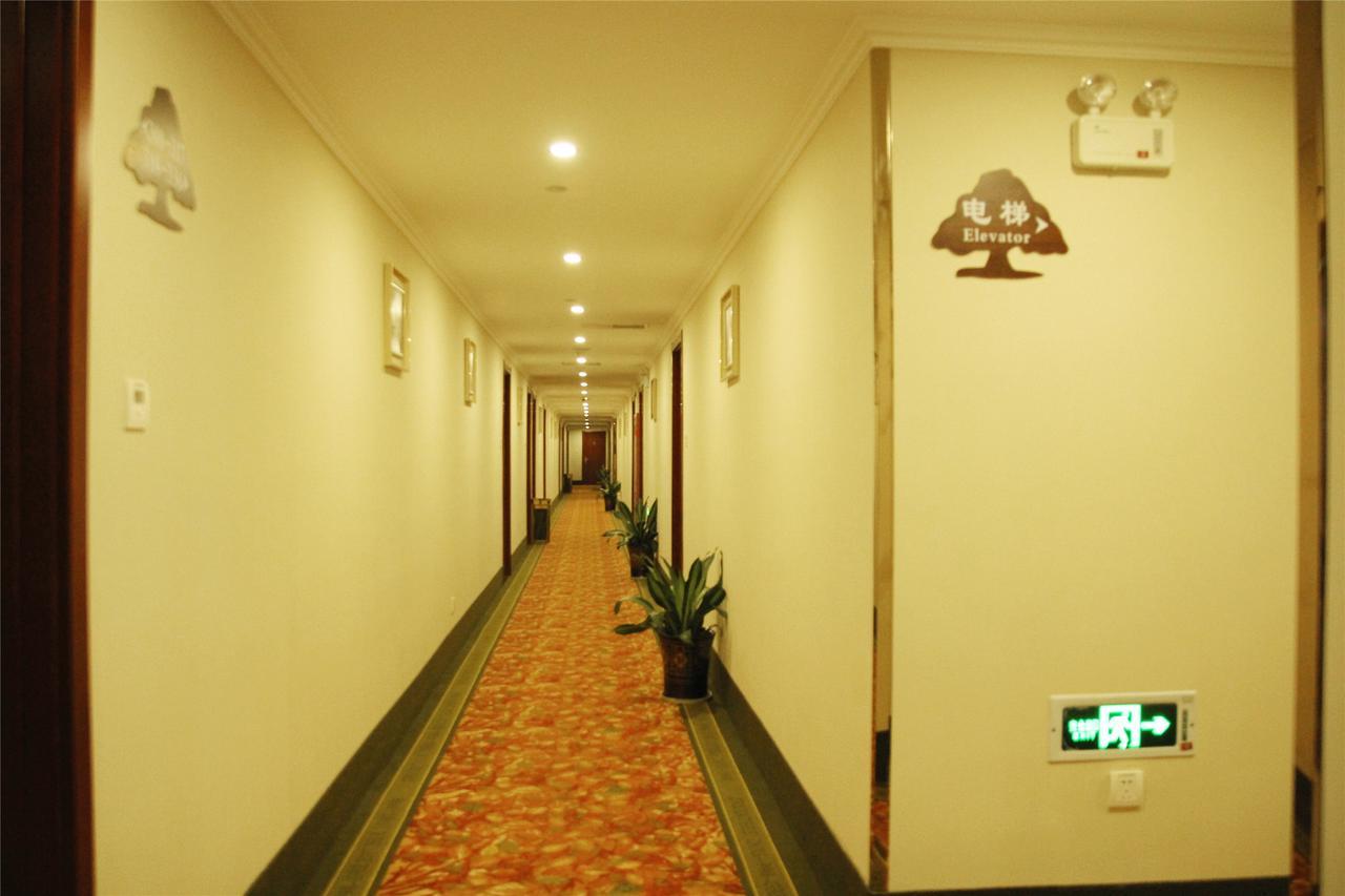 Greentree Inn Geermu Walking Street Business Hotel Golmud Exteriér fotografie